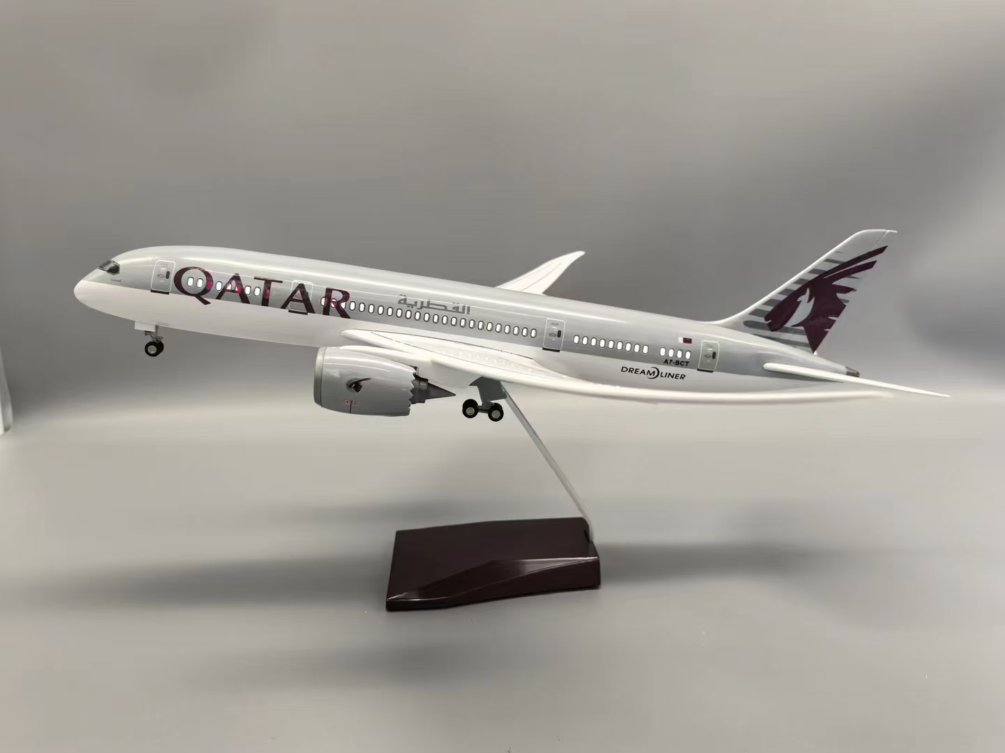 Home Decor Qatar - Модель самолета Qatar B787 из смолы,