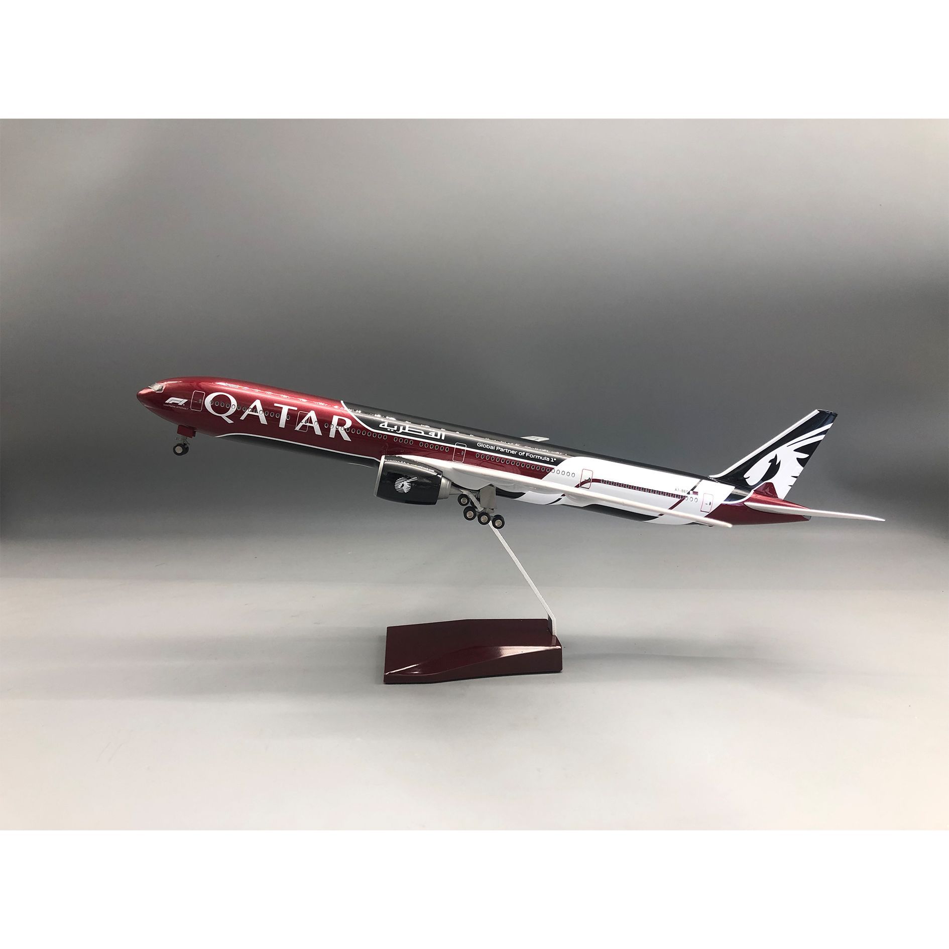 Home Decor Qatar - Модель самолета B777-300 Qatar Airways, литая