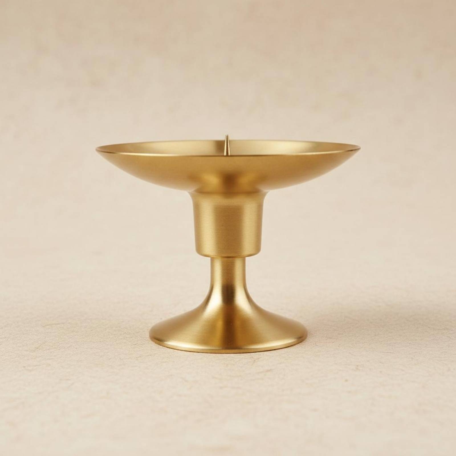 Латунный подсвечник в традицио – обзор и цена Home Decor Gold