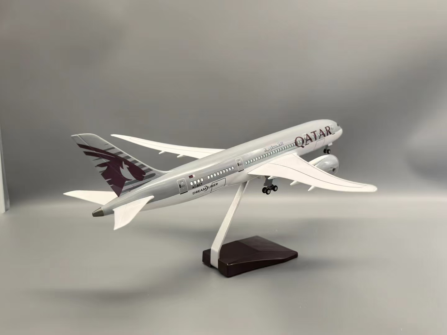 Модель самолета Qatar B787 из  – обзор и цена Home Decor Qatar